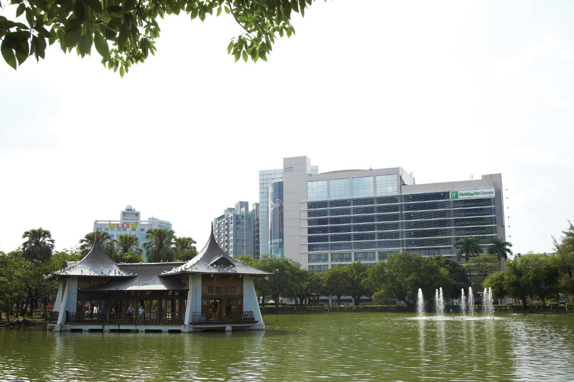 Holiday Inn Express Taichung Park, An Ihg Hotel Exterior foto